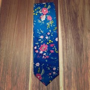 *NEW* skinny tie